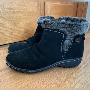 Women's Black Suede Khombu Size 8 Fur-Lined Ankle Boots
